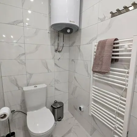 2bdrm Peaceful Escape With Free Parking Apartment *