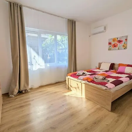 2bdrm Peaceful Escape With Free Parking