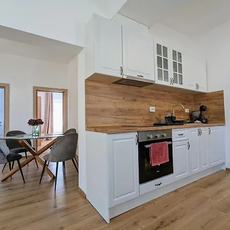 2bdrm Peaceful Escape With Free Parking Апартаменты