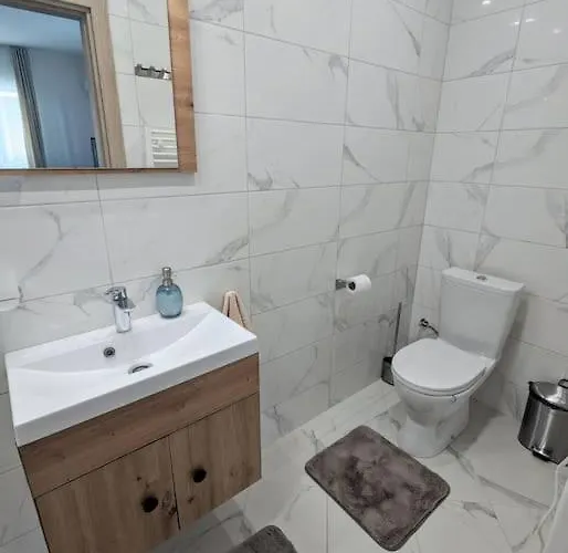 2bdrm Peaceful Escape With Free Parking Lejlighed *